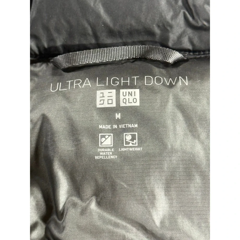 Uniqlo Ultra Light Down Vest Mens Medium Black Puffer‎ Full Zip Water Repellent